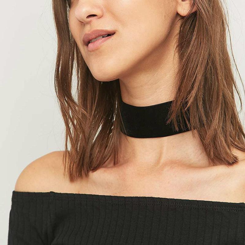 Simple Premium Black Velvet Swan-Neck Chocker