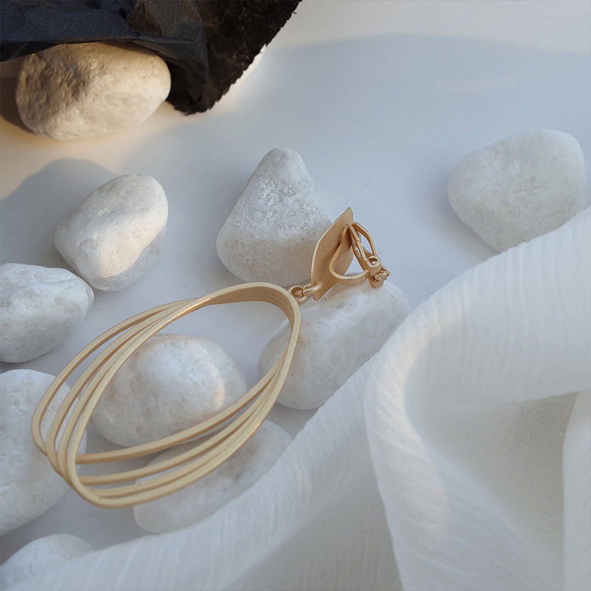 Minimalist Gold Dangle Earrings