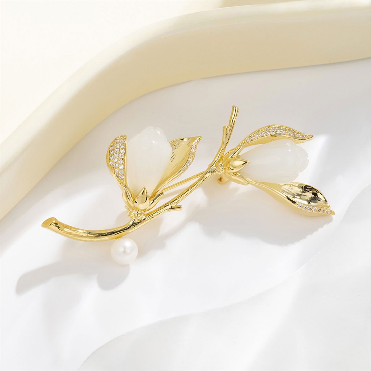 Elegant Floral Brooch Pin for Women with Rhinestone and Pearl Accents