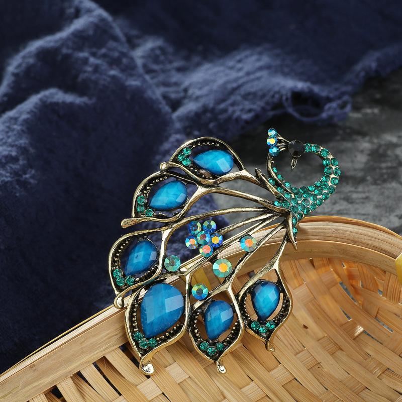 Vintage Luxurious Peacock Sapphire Brooch
