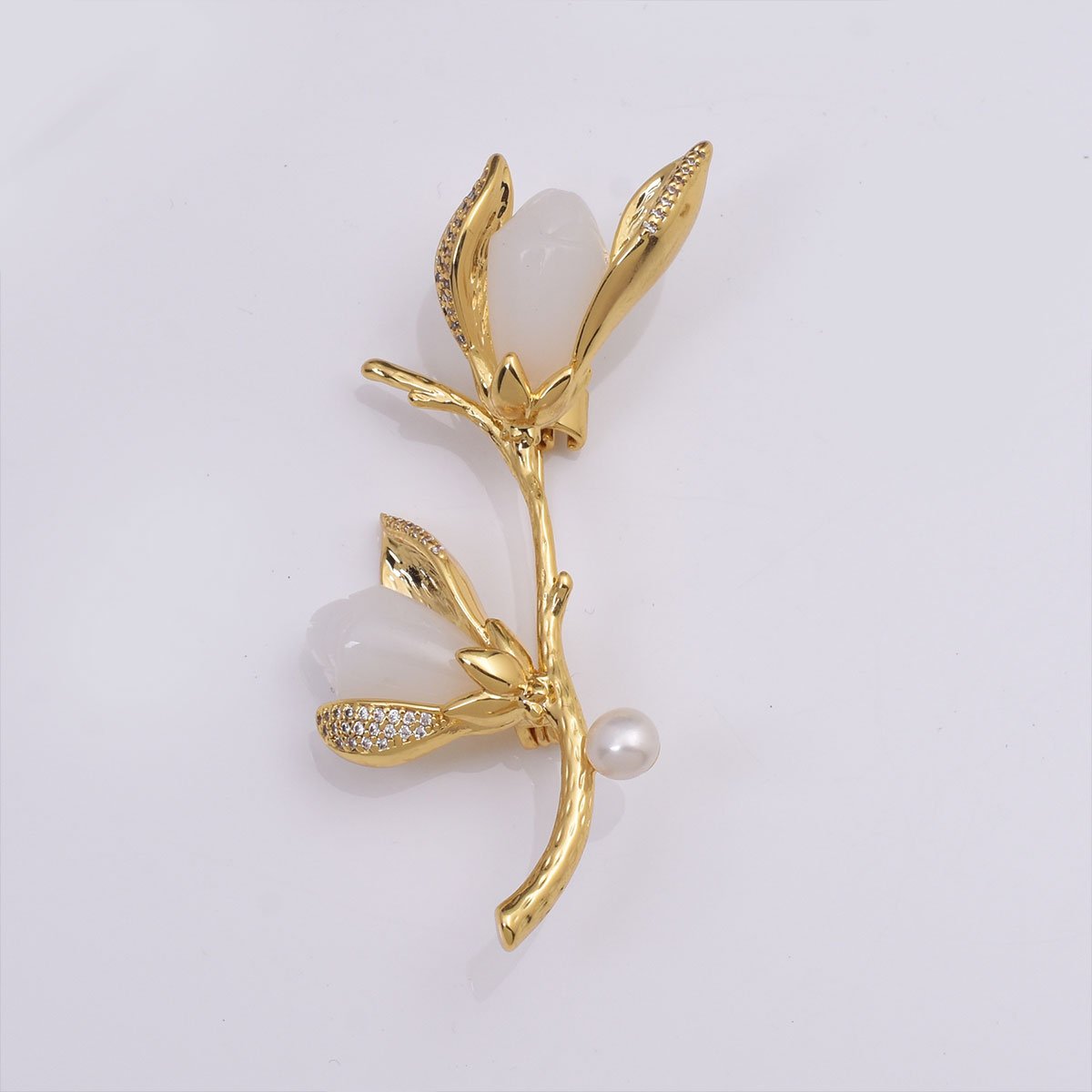 Elegant Floral Brooch Pin for Women with Rhinestone and Pearl Accents