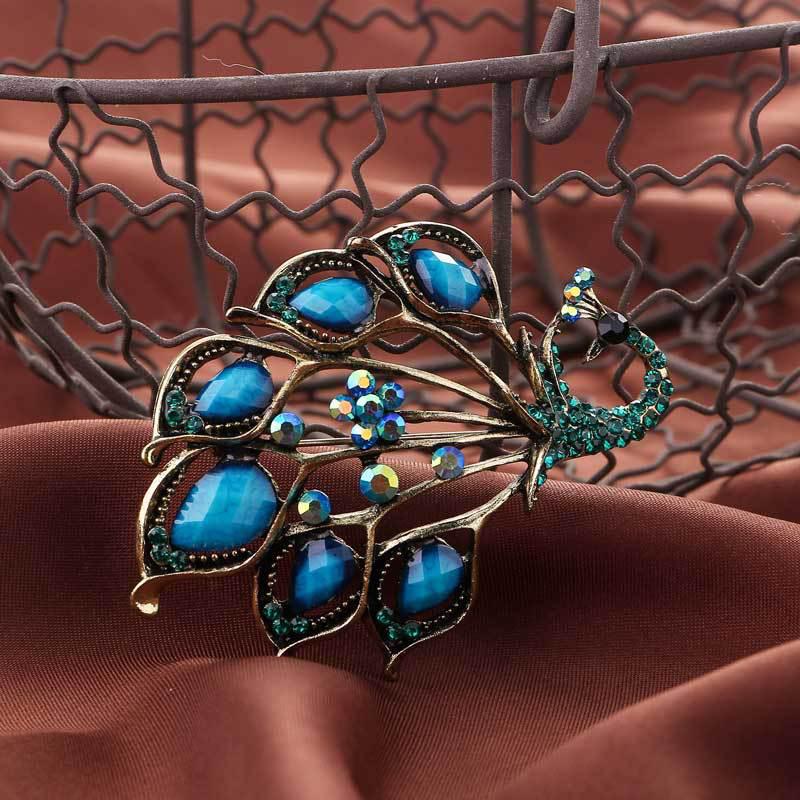 Vintage Luxurious Peacock Sapphire Brooch