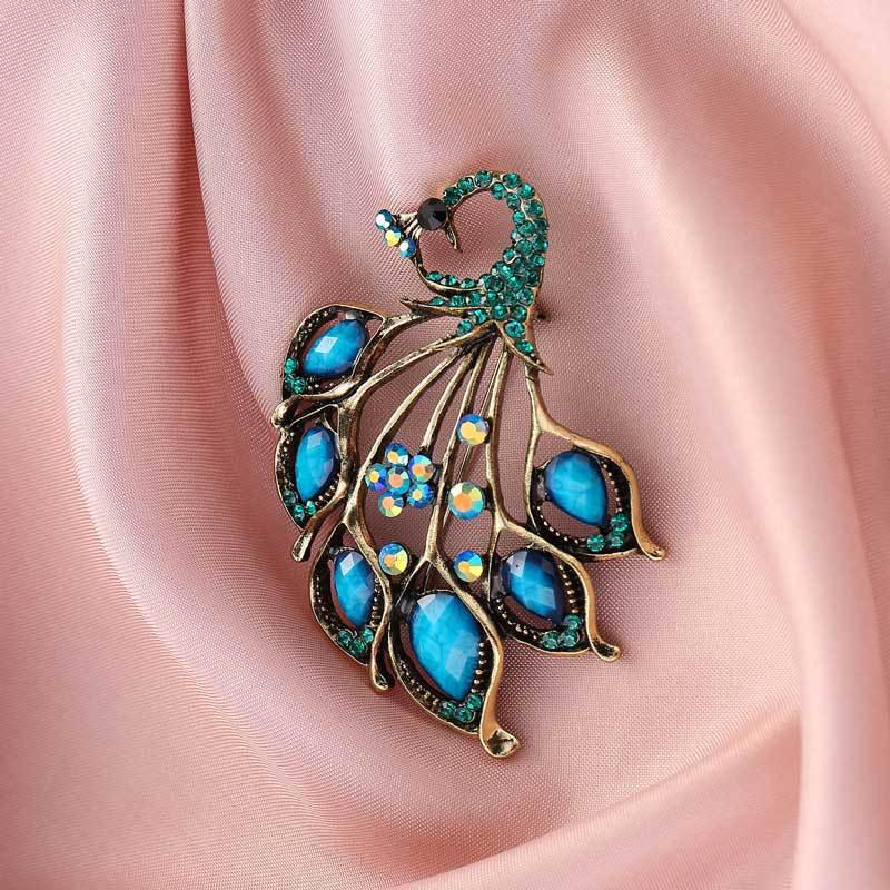Vintage Luxurious Peacock Sapphire Brooch