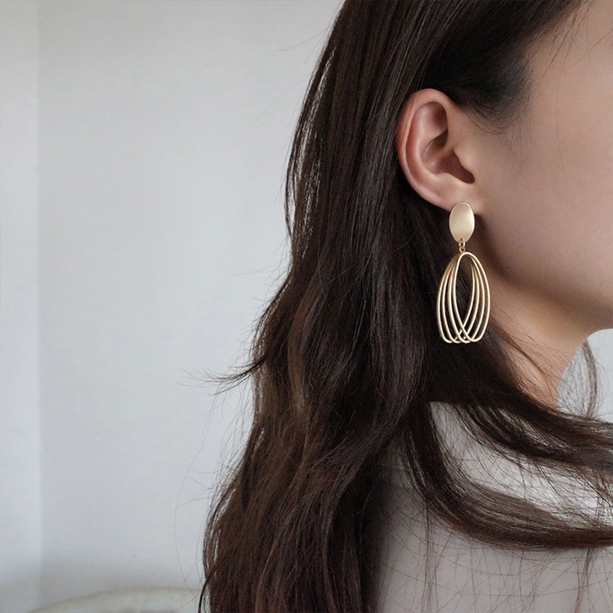 Minimalist Gold Dangle Earrings
