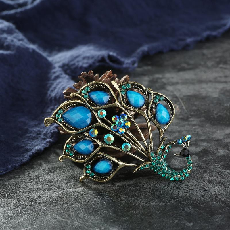 Vintage Luxurious Peacock Sapphire Brooch