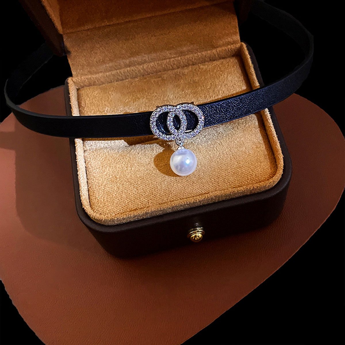 Black Leather Pearl Choker Necklace for Women with Pearl Pendant