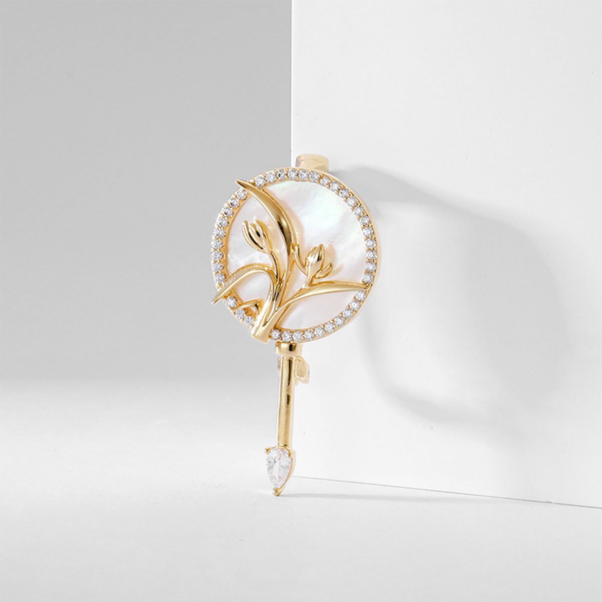 Elegant Gold and Silver Brooch for Women with Rhinestone and Mother-of-Pearl Accents