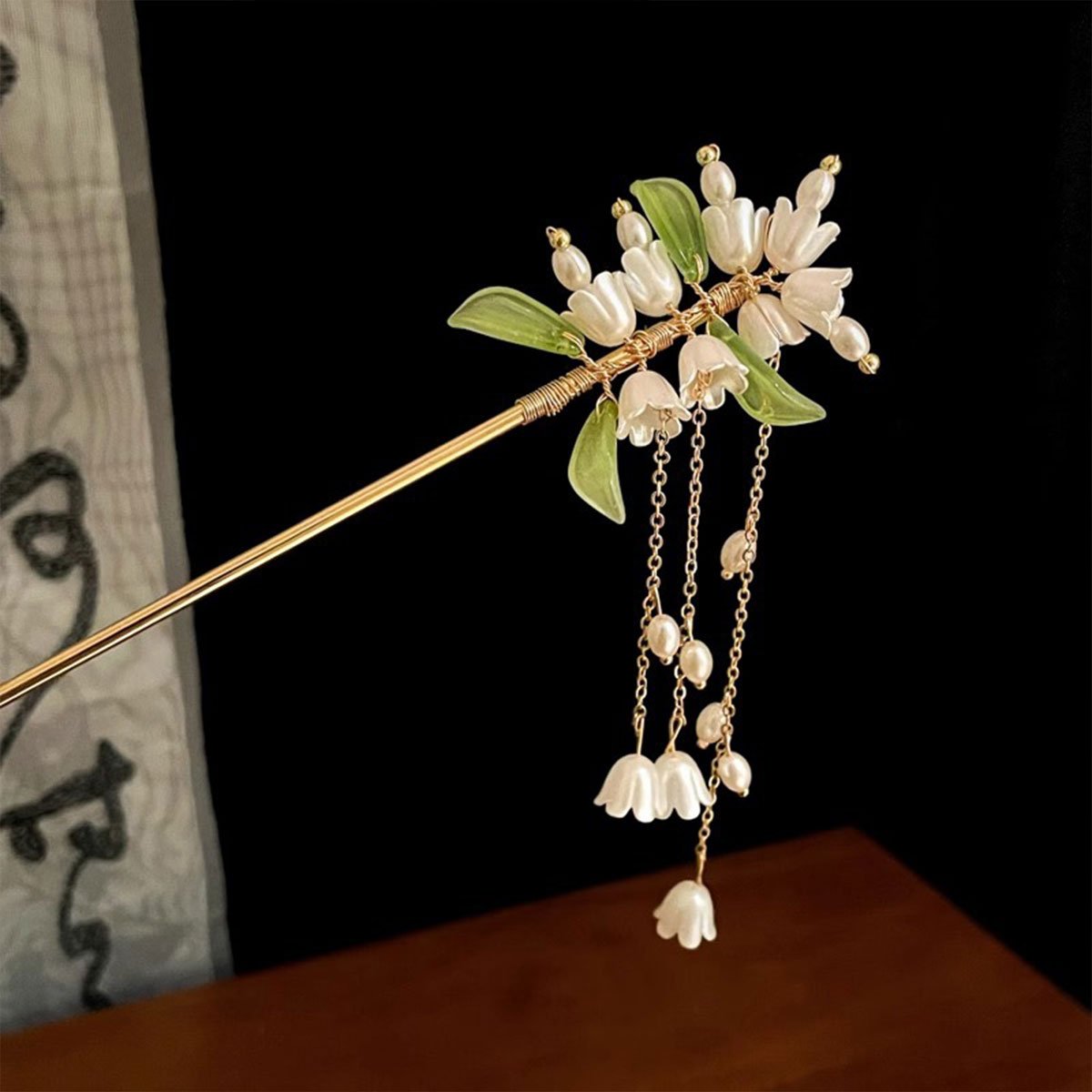 Elegant floral hair accessory with white flowers and beads