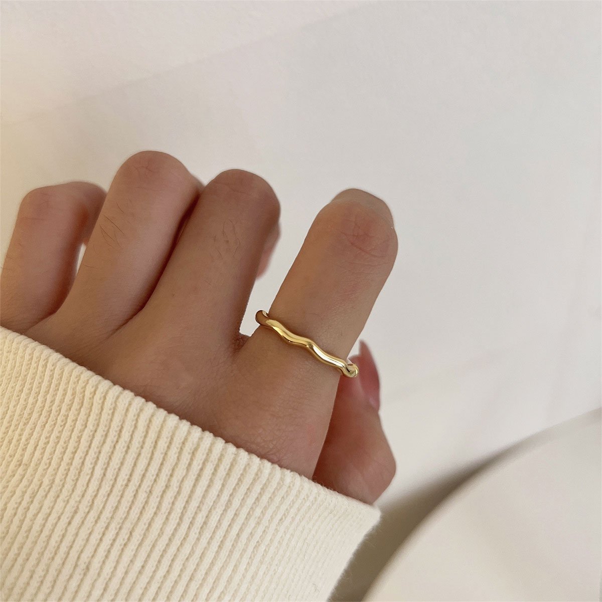 Elegant Pearl Gold Ring with Imitation Pearls