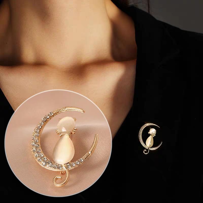 Elegant Crescent Moon Cat Brooch