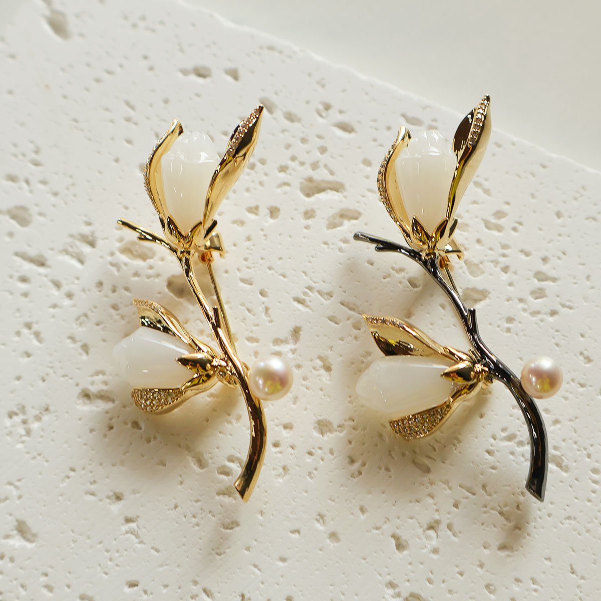 Elegant Floral Brooch Pin for Women with Rhinestone and Pearl Accents