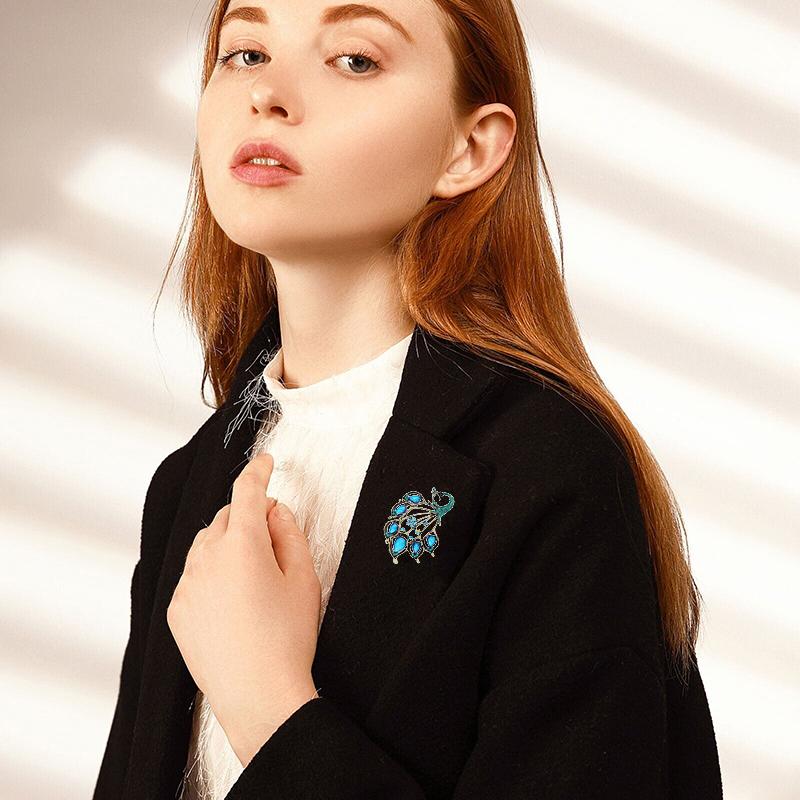 Vintage Luxurious Peacock Sapphire Brooch