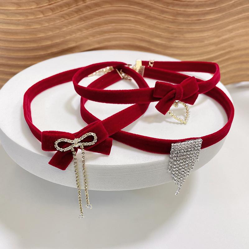 Vintage Red Velvet Imitation Diamond Chocker