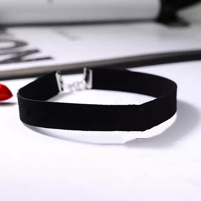 Simple Premium Black Velvet Swan-Neck Chocker